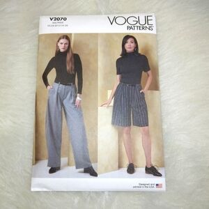 VOGUE V2070 SZ 18-26 Misses' Pleated Front Shorts and Pants